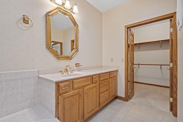 6664 Ridgeview Drive, Demotte, IN 46310