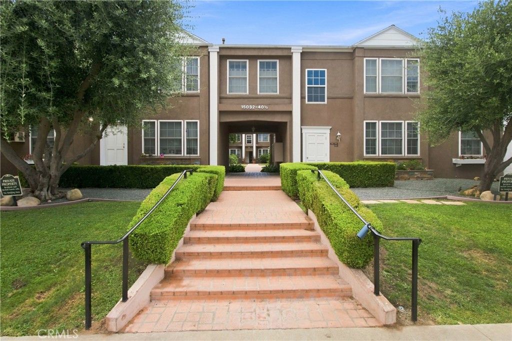Image 1 of property listing at 15034 Dickens Street 4, Sherman Oaks, CA 91403