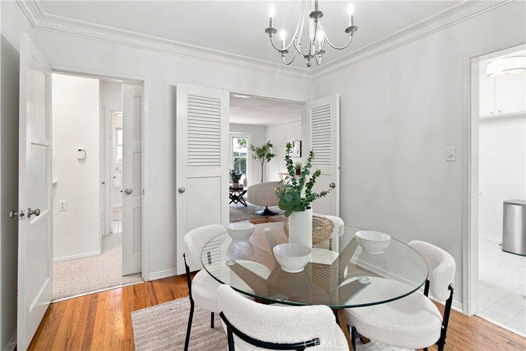 Image 12 of property listing at 15034 Dickens Street 4, Sherman Oaks, CA 91403