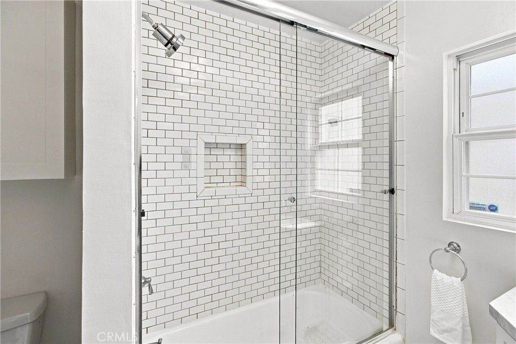 Image 14 of property listing at 15034 Dickens Street 4, Sherman Oaks, CA 91403