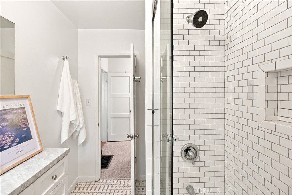 Image 18 of property listing at 15034 Dickens Street 4, Sherman Oaks, CA 91403