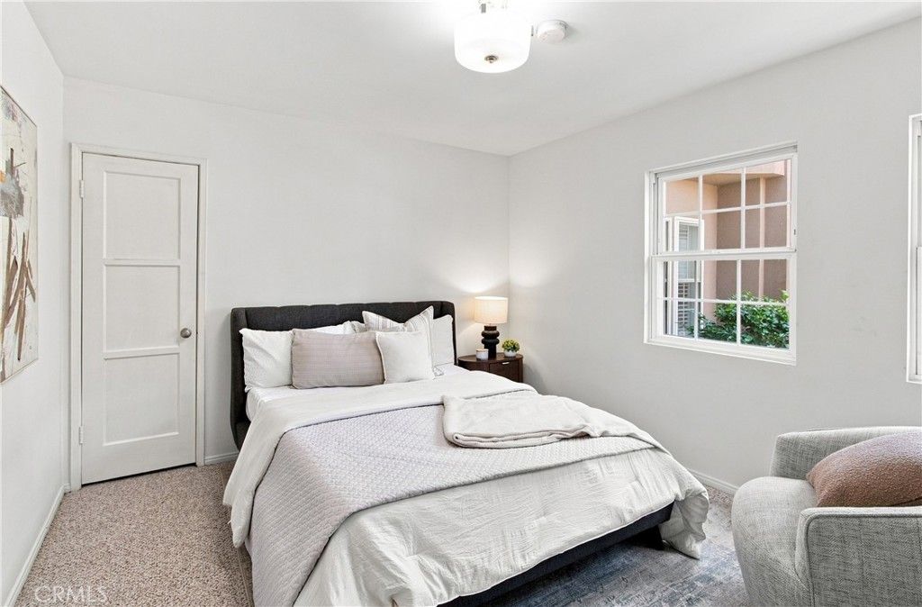 Image 20 of property listing at 15034 Dickens Street 4, Sherman Oaks, CA 91403