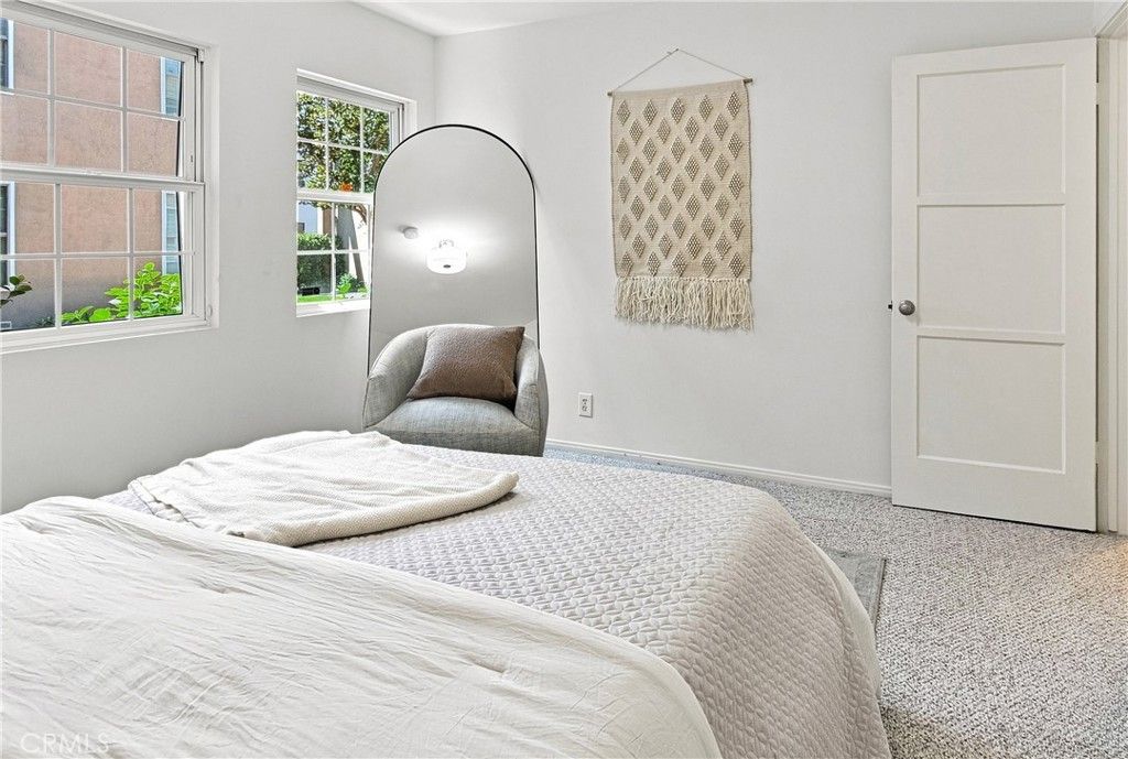 Image 22 of property listing at 15034 Dickens Street 4, Sherman Oaks, CA 91403