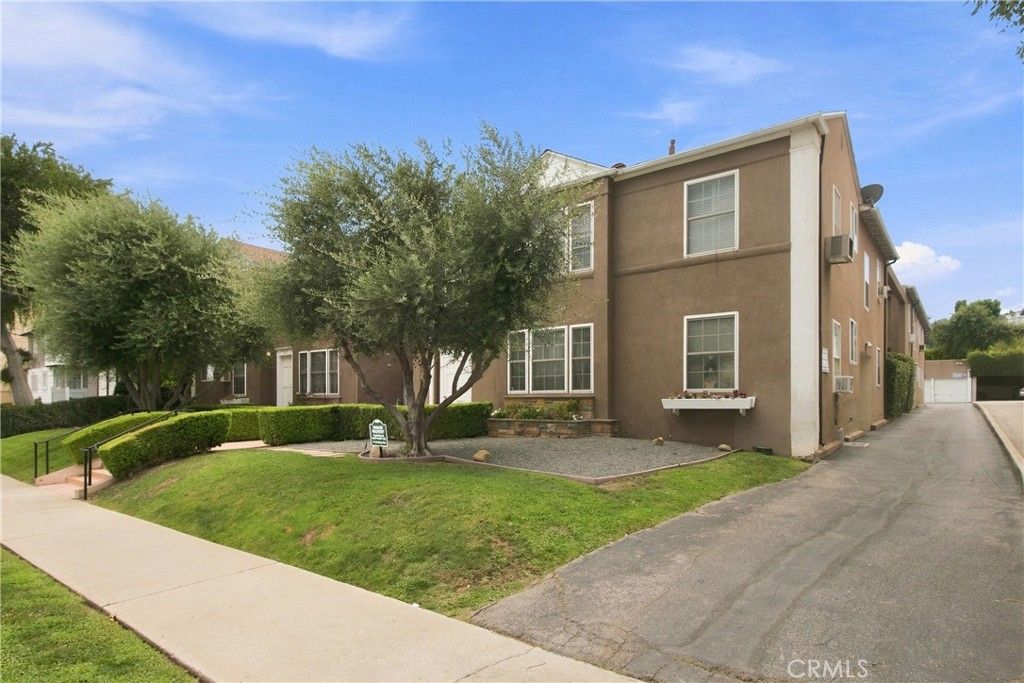 Image 25 of property listing at 15034 Dickens Street 4, Sherman Oaks, CA 91403