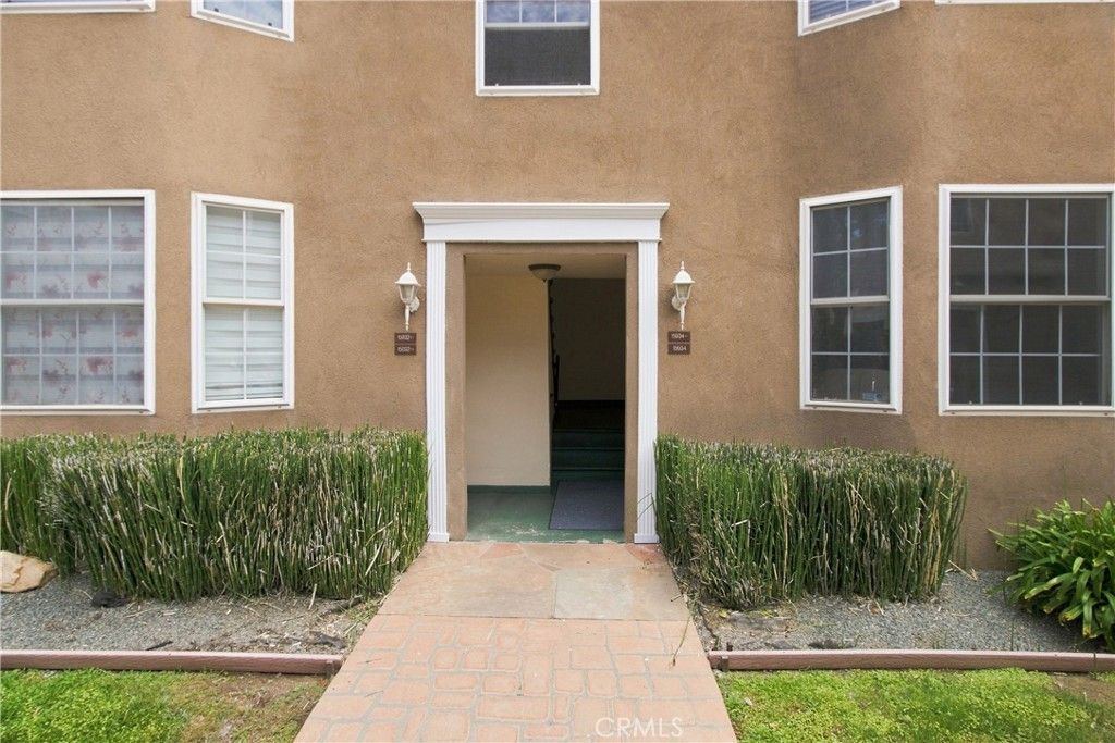 Image 27 of property listing at 15034 Dickens Street 4, Sherman Oaks, CA 91403