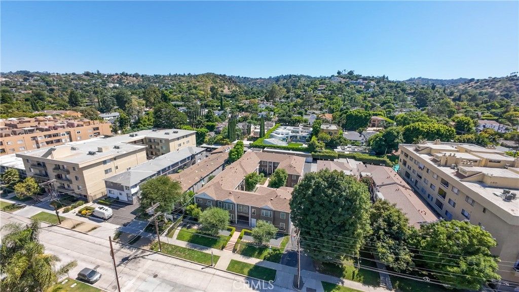 Image 33 of property listing at 15034 Dickens Street 4, Sherman Oaks, CA 91403