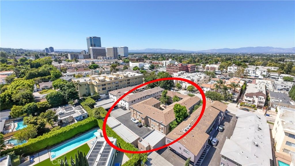 Image 36 of property listing at 15034 Dickens Street 4, Sherman Oaks, CA 91403