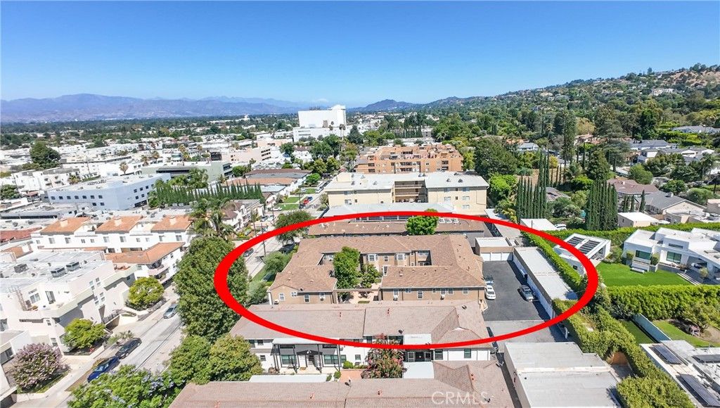 Image 37 of property listing at 15034 Dickens Street 4, Sherman Oaks, CA 91403