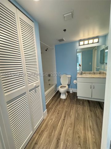 1200 Brickell Bay Dr 3206, Miami, FL 33131