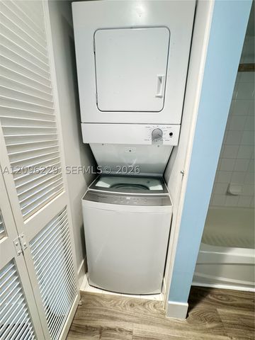 1200 Brickell Bay Dr 3206, Miami, FL 33131