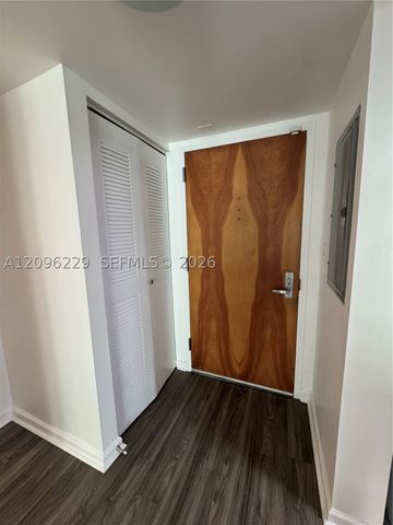 1200 Brickell Bay Dr 3206, Miami, FL 33131