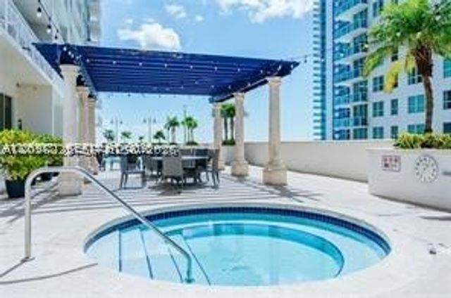 1200 Brickell Bay Dr 3206, Miami, FL 33131