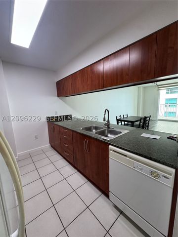 1200 Brickell Bay Dr 3206, Miami, FL 33131