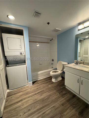 1200 Brickell Bay Dr 3206, Miami, FL 33131