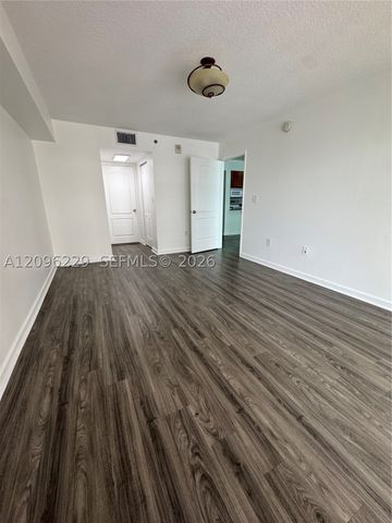 1200 Brickell Bay Dr 3206, Miami, FL 33131
