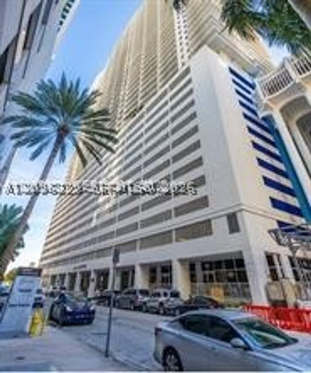 1200 Brickell Bay Dr 3206, Miami, FL 33131