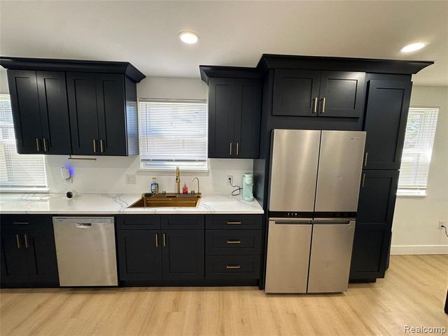 47978 Jefferson Avenue, Chesterfield, MI 48047
