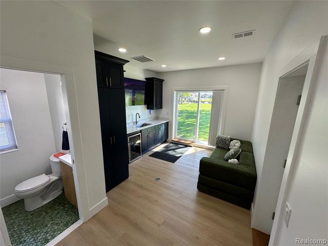 47978 Jefferson Avenue, Chesterfield, MI 48047