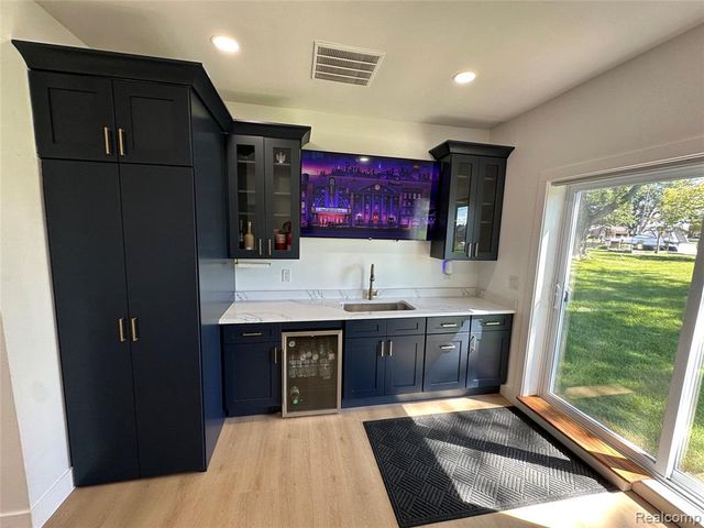 47978 Jefferson Avenue, Chesterfield, MI 48047