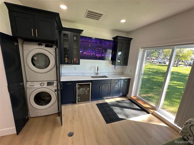 47978 Jefferson Avenue, Chesterfield, MI 48047