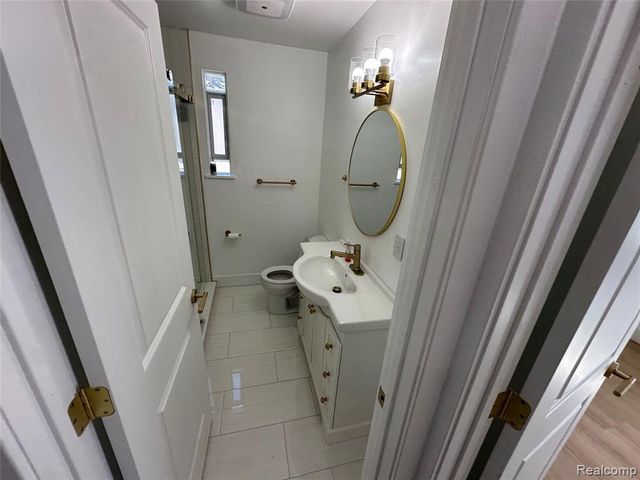 47978 Jefferson Avenue, Chesterfield, MI 48047