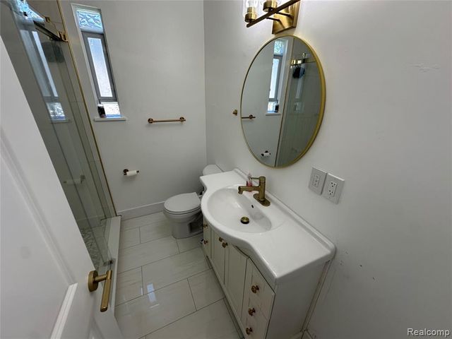 47978 Jefferson Avenue, Chesterfield, MI 48047