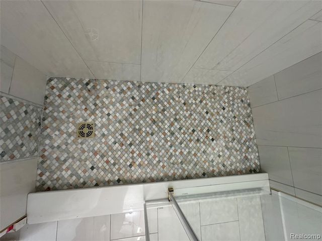 47978 Jefferson Avenue, Chesterfield, MI 48047