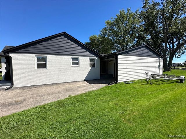 47978 Jefferson Avenue, Chesterfield, MI 48047