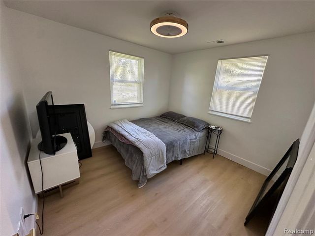 47978 Jefferson Avenue, Chesterfield, MI 48047