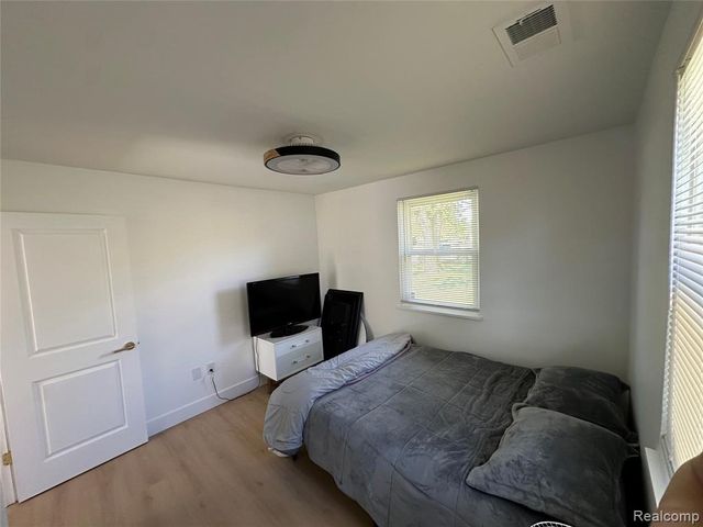 47978 Jefferson Avenue, Chesterfield, MI 48047