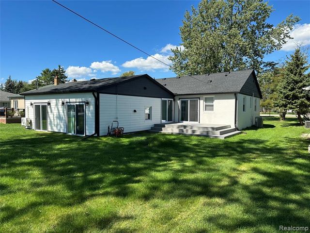 47978 Jefferson Avenue, Chesterfield, MI 48047