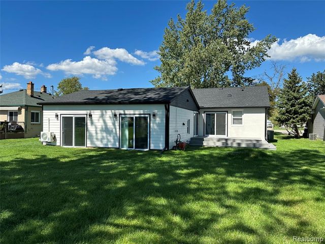 47978 Jefferson Avenue, Chesterfield, MI 48047