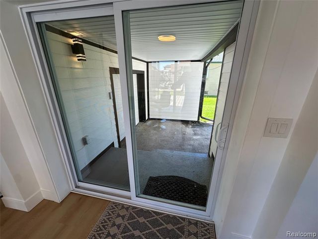 47978 Jefferson Avenue, Chesterfield, MI 48047