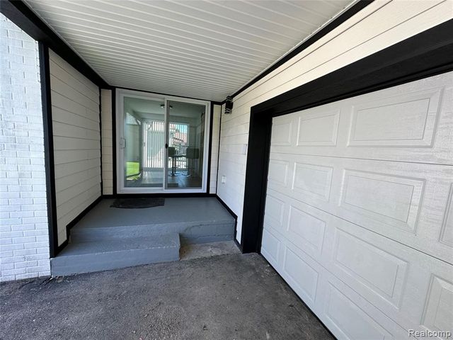 47978 Jefferson Avenue, Chesterfield, MI 48047