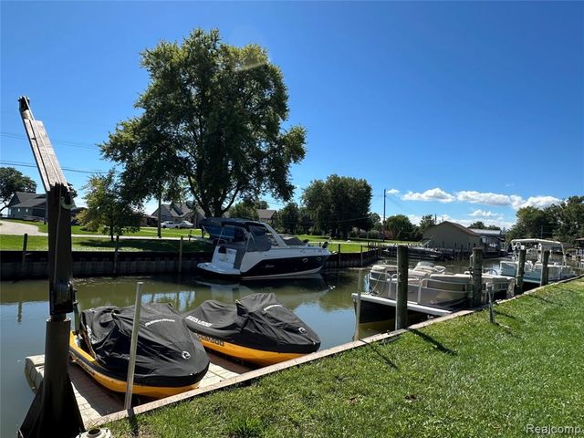 47978 Jefferson Avenue, Chesterfield, MI 48047