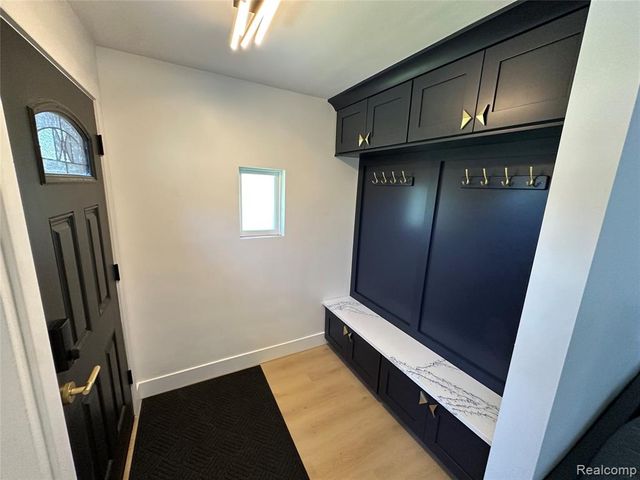 47978 Jefferson Avenue, Chesterfield, MI 48047