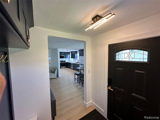 47978 Jefferson Avenue, Chesterfield, MI 48047