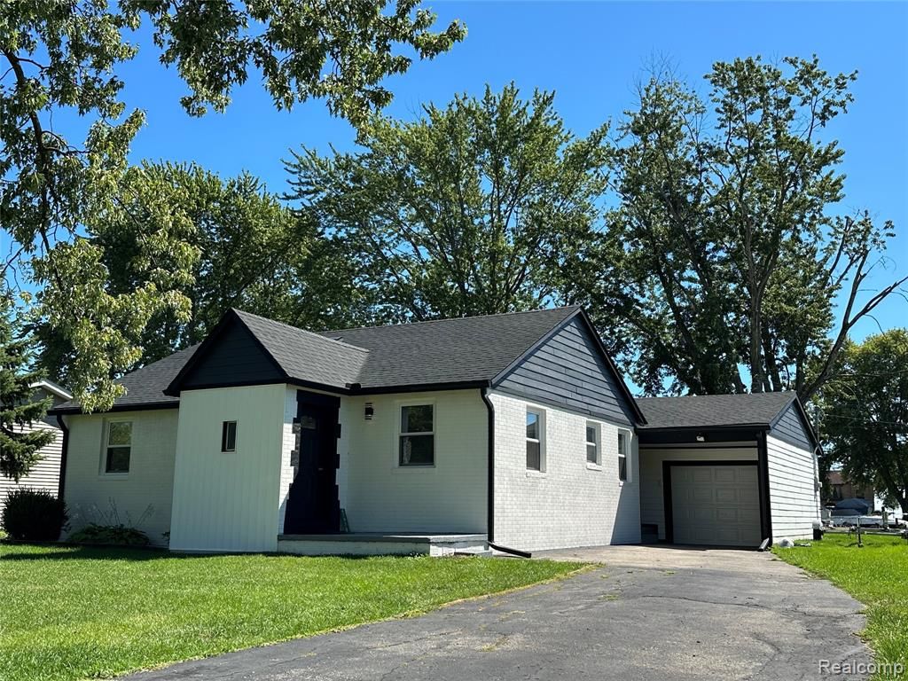 47978 Jefferson Avenue, Chesterfield, MI 48047