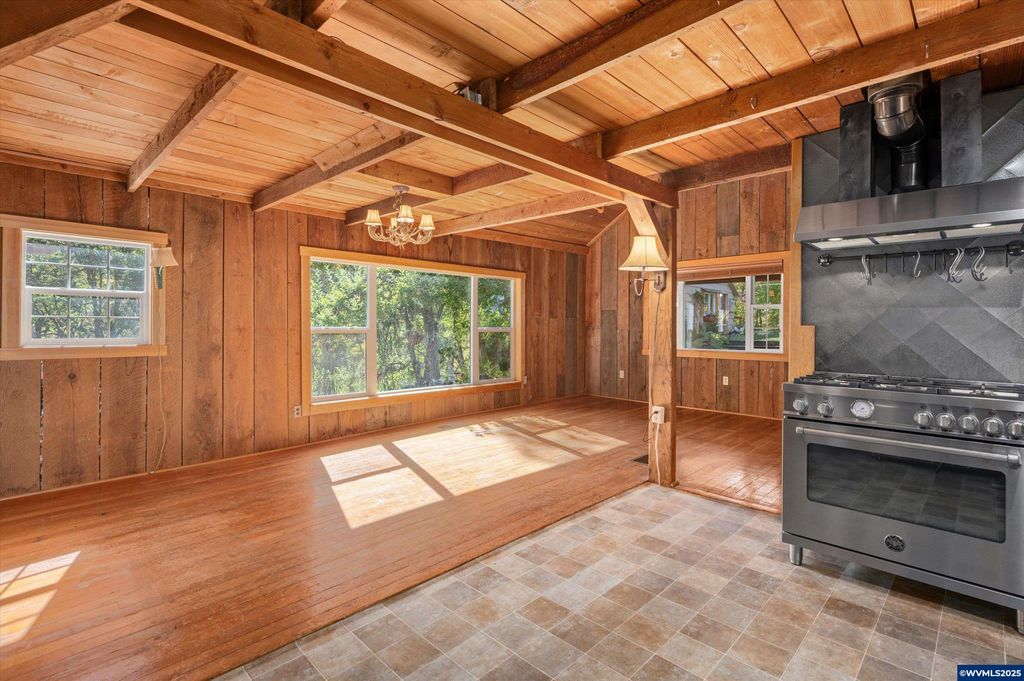 Image 10 of property listing at 23340 Doane Creek Rd, Sheridan, OR 97378