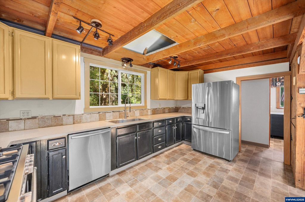 Image 11 of property listing at 23340 Doane Creek Rd, Sheridan, OR 97378