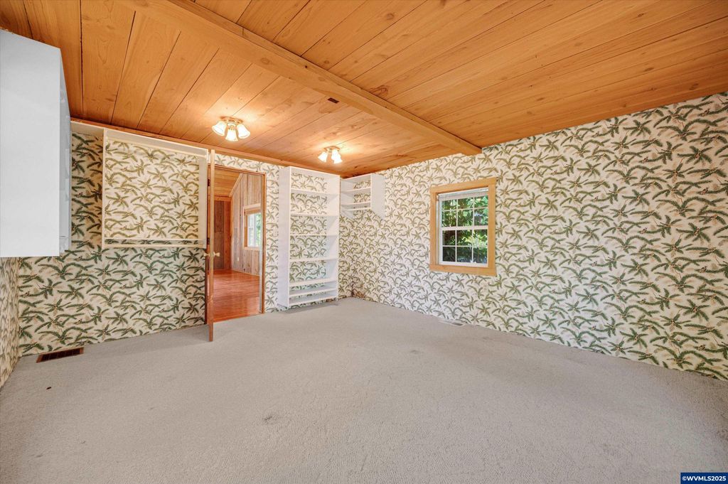 Image 12 of property listing at 23340 Doane Creek Rd, Sheridan, OR 97378