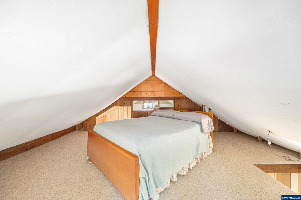 Image 14 of property listing at 23340 Doane Creek Rd, Sheridan, OR 97378