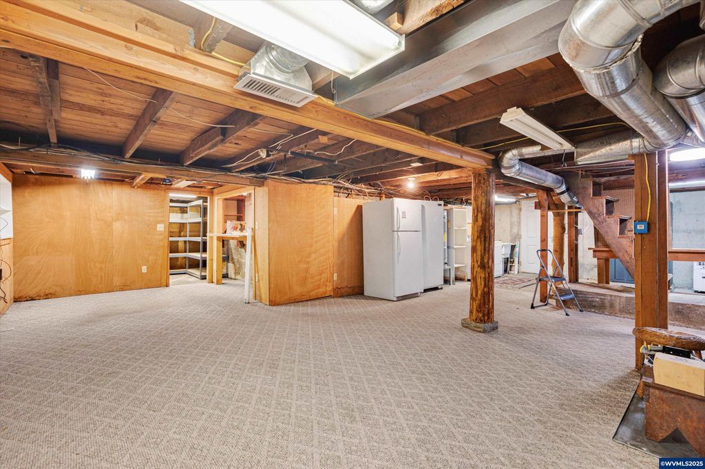 Image 17 of property listing at 23340 Doane Creek Rd, Sheridan, OR 97378