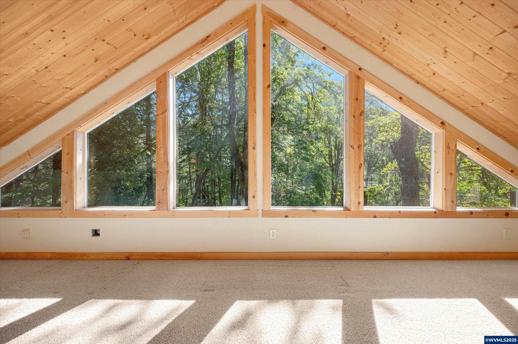 Image 21 of property listing at 23340 Doane Creek Rd, Sheridan, OR 97378