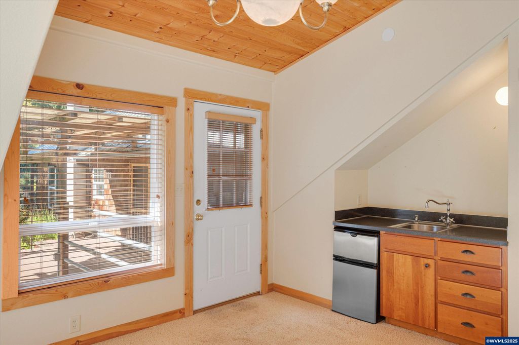 Image 23 of property listing at 23340 Doane Creek Rd, Sheridan, OR 97378