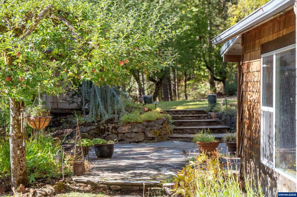 Image 26 of property listing at 23340 Doane Creek Rd, Sheridan, OR 97378