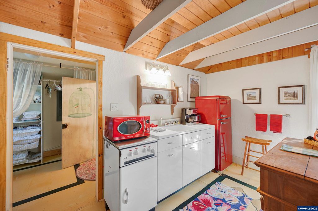 Image 30 of property listing at 23340 Doane Creek Rd, Sheridan, OR 97378