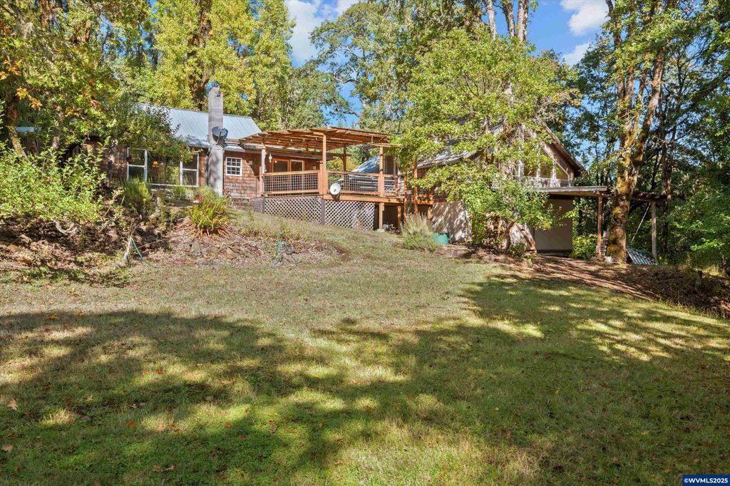 Image 32 of property listing at 23340 Doane Creek Rd, Sheridan, OR 97378