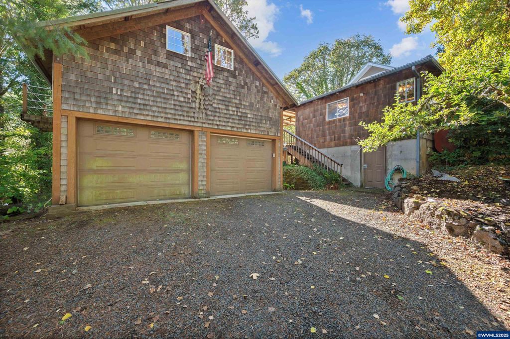 Image 33 of property listing at 23340 Doane Creek Rd, Sheridan, OR 97378