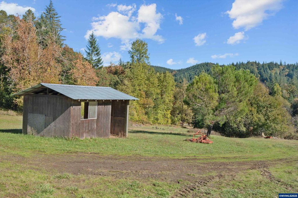 Image 34 of property listing at 23340 Doane Creek Rd, Sheridan, OR 97378